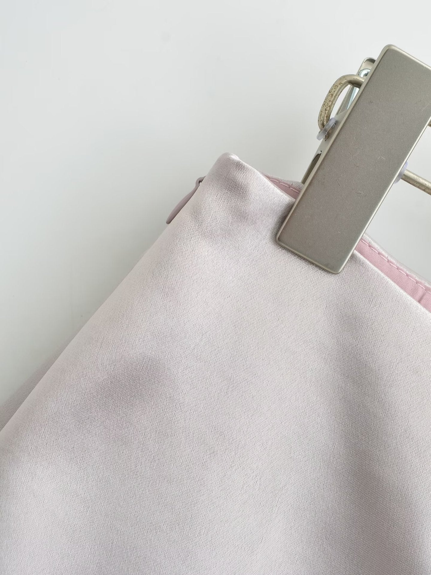 LORA SATIN LOW RISE MINI SKIRT - PINK