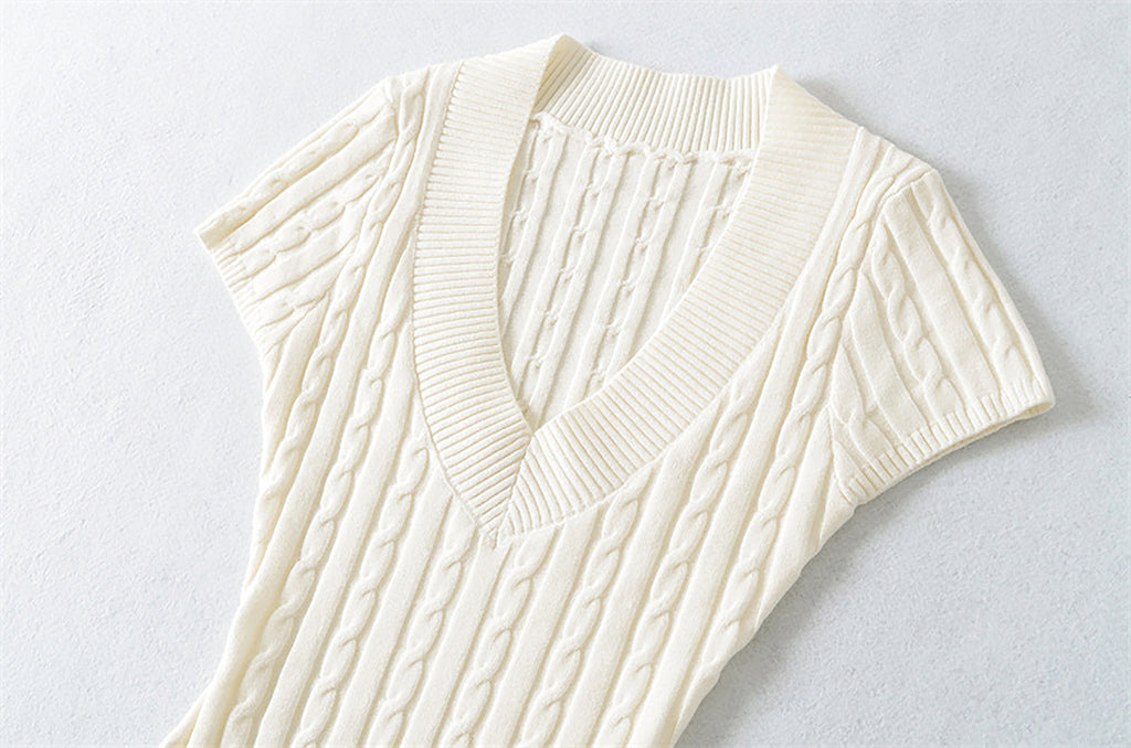 TIMELESS V NECK CABLE KNIT TOP - WHITE