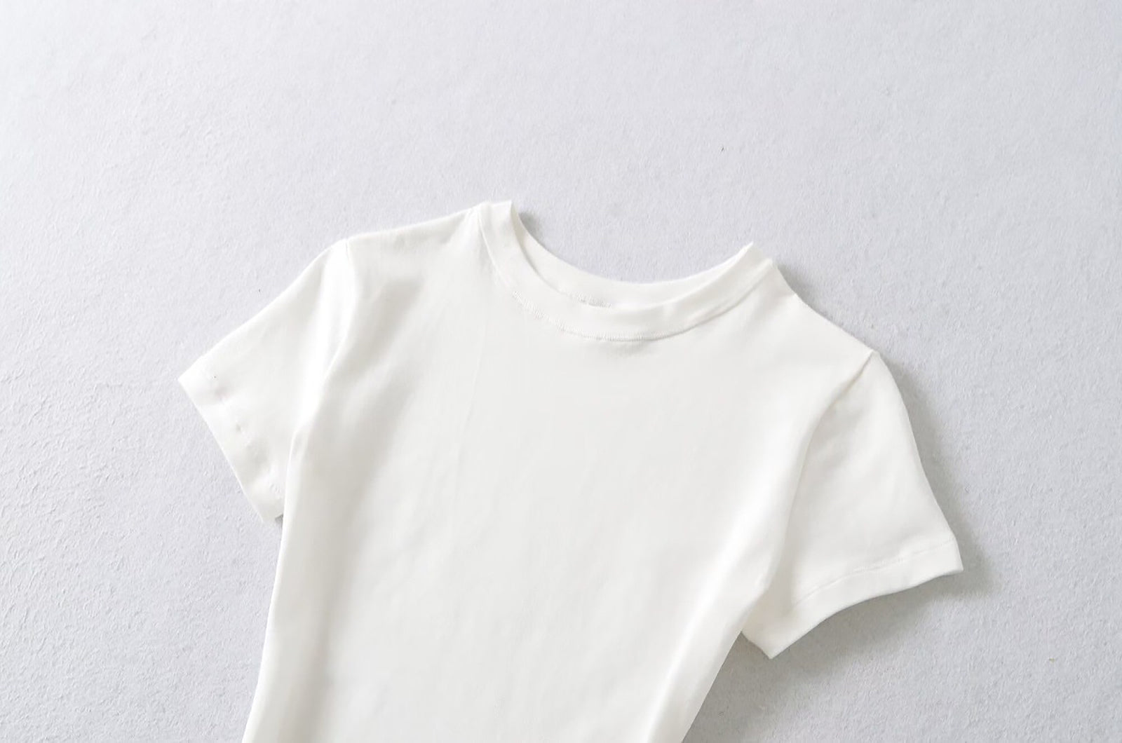 MY EVERYDAY BASIC SHORT SLEEVE TOP - WHITE / BLACK